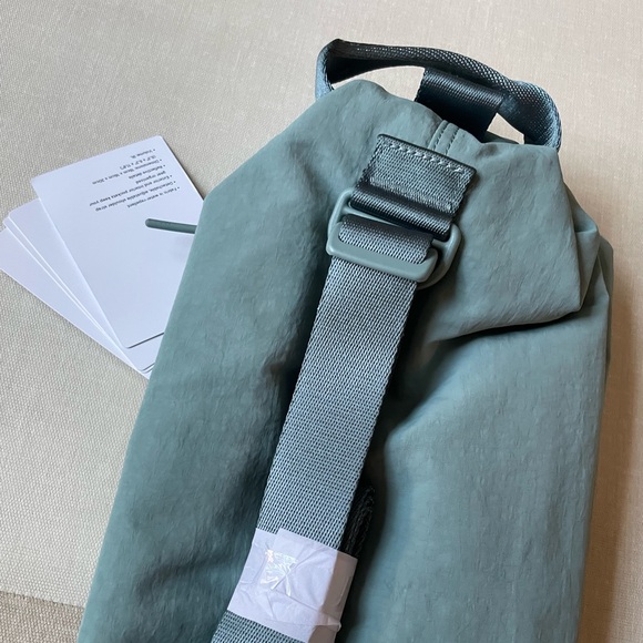 Lululemon Fast Track Bag 2.0 9L - Crater Blue main image 6